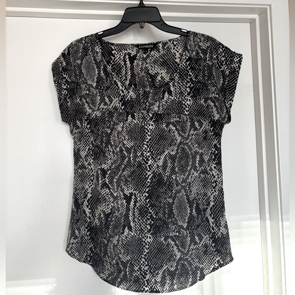 Women's Black and White Snake Print Top